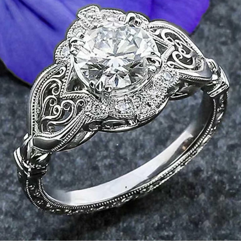 NWT Exquisite‎ Zircon Ring